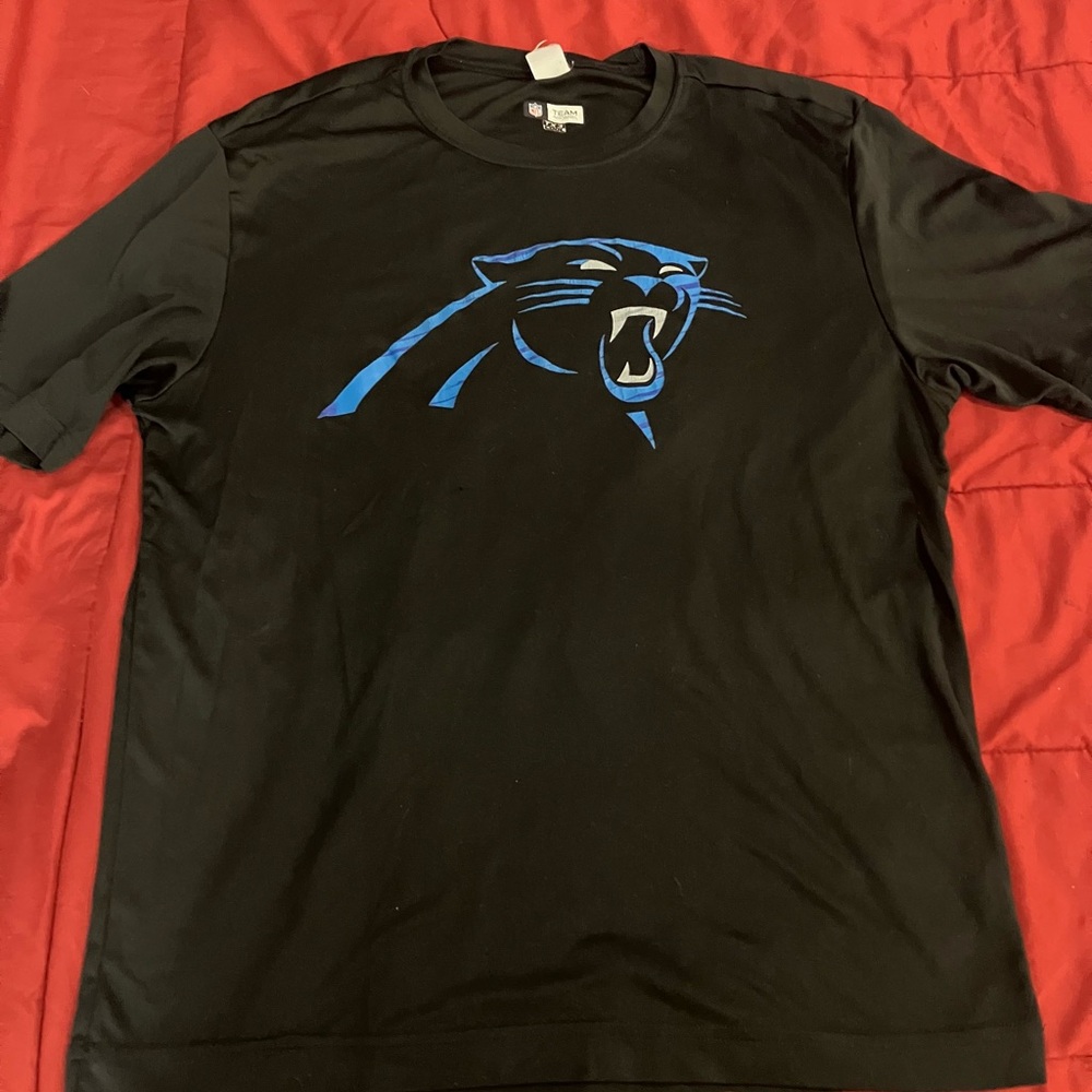Team Apparel Black Tee with Carolina Panthers Design size Medium